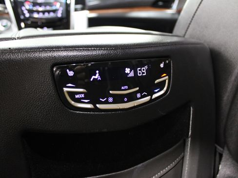 Used 2019 Cadillac Escalade ESV Luxury image 25