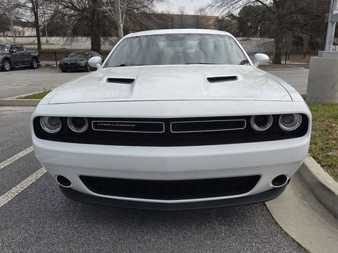 Used 2023 Dodge Challenger SXT image 4