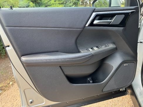 Used 2025 Mitsubishi Outlander SE FWD image 9