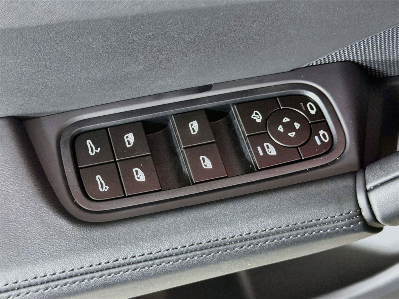 Certified 2026 Porsche Cayenne S AWD/4WD image 31