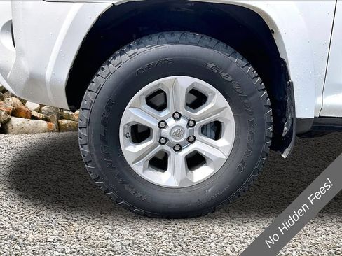 Used 2014 Toyota 4Runner SR5 AWD/4WD image 8