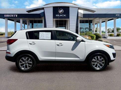 Used 2016 Kia Sportage LX w/ Option Group 017 FWD image 2