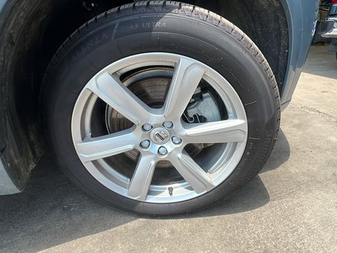 Used 2023 Volvo XC90 B5 Core AWD/4WD image 9