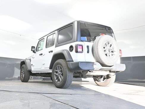 Used 2025 Jeep Wrangler Sport S image 31