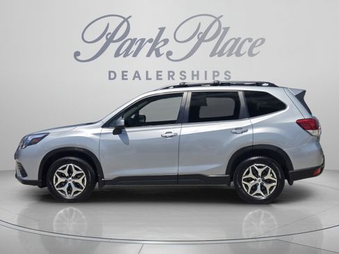 Used 2023 Subaru Forester Premium AWD/4WD image 2