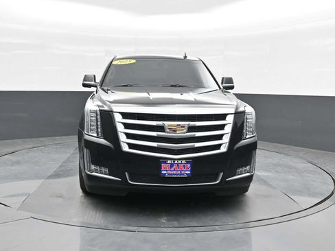 Used 2018 Cadillac Escalade 4WD image 3