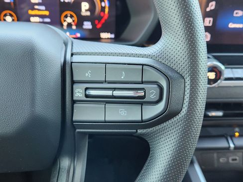 Used 2025 Chevrolet Colorado Trail Boss image 32