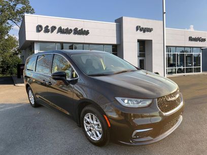 Used 2023 Chrysler Pacifica Touring-L