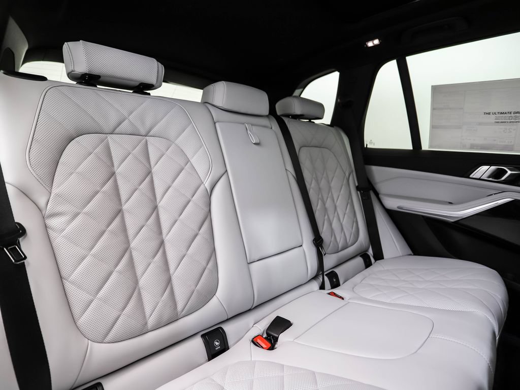 Used 2026 BMW X5 xDrive40i w/ M Sport Package AWD/4WD image 29