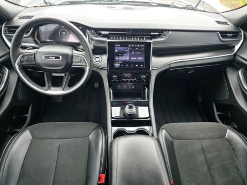 Used 2023 Jeep Grand Cherokee Altitude AWD/4WD image 16