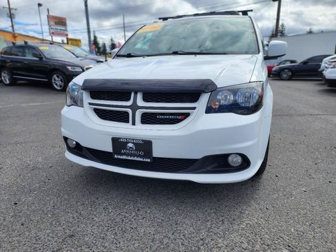 Used 2018 Dodge Grand Caravan GT FWD image 2