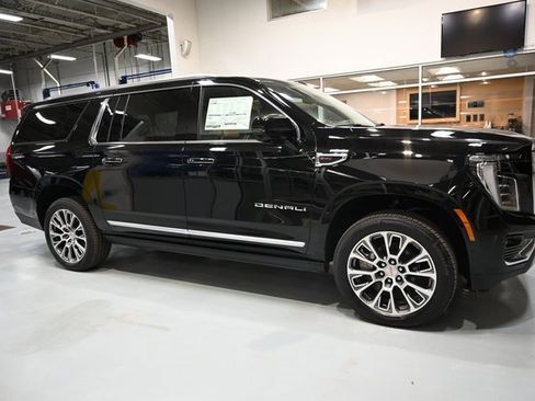 New 2026 GMC Yukon XL Denali w/ Denali Reserve Package image 4