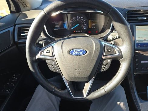 Used 2020 Ford Fusion Titanium image 2