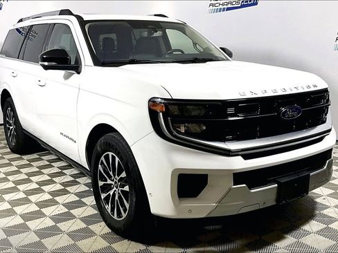 Used 2025 Ford Expedition Platinum AWD/4WD image 3