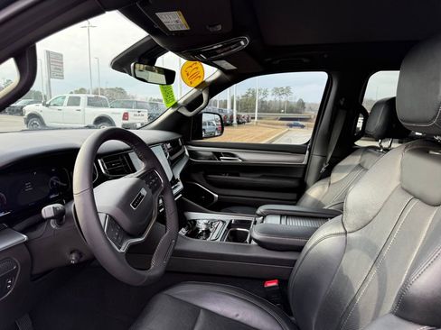 Used 2023 Jeep Wagoneer Series II image 9