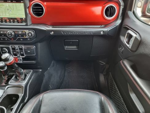 Used 2019 Jeep Wrangler Unlimited Rubicon w/ Dual Top Group AWD/4WD image 28