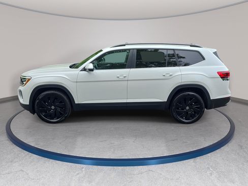 Used 2026 Volkswagen Atlas SE w/ Black Wheel Package FWD image 8