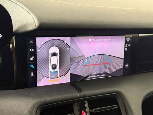 Certified 2022 Porsche Taycan image 27