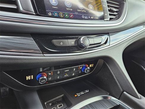 Used 2024 Buick Enclave Premium image 26