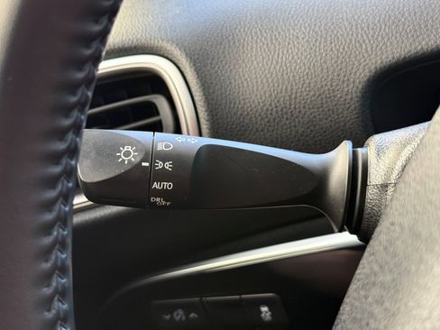 Used 2022 Toyota Prius Prime XLE FWD image 32