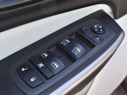 Used 2021 Jeep Cherokee Limited w/ Sun & Sound Group AWD/4WD image 19