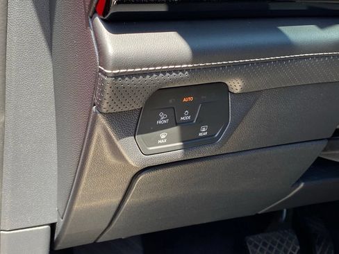 Used 2024 Volkswagen Atlas SE FWD image 13