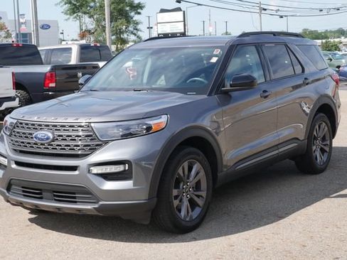 Used 2023 Ford Explorer XLT w/ Equipment Group 202A AWD/4WD image 8