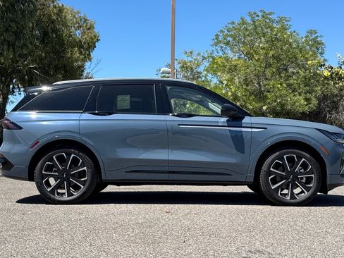 New 2026 Lincoln Nautilus Reserve AWD/4WD image 3