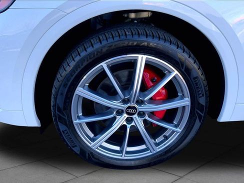 Used 2024 Audi Q5 e Premium Plus w/ Premium Plus Package AWD/4WD image 10