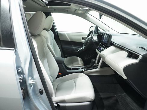 Certified 2023 Toyota Corolla Cross LE image 12