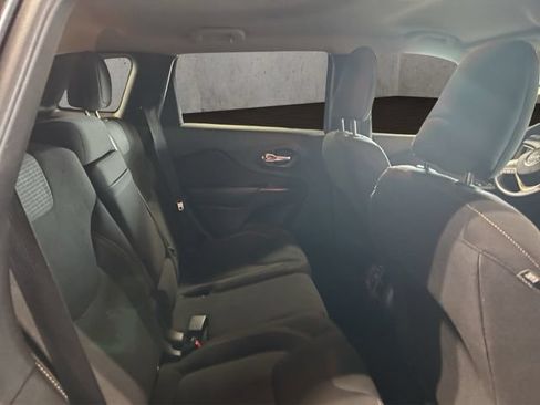 Used 2015 Jeep Cherokee Latitude w/ Comfort/Convenience Group AWD/4WD image 17