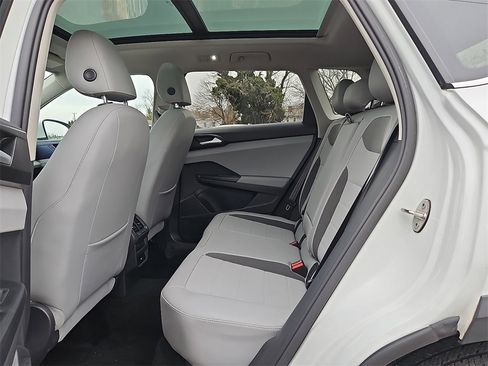 Used 2023 Volkswagen Taos SE image 12