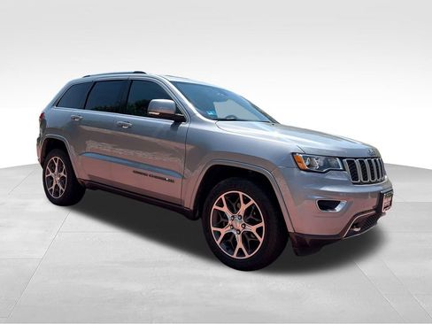 Used 2018 Jeep Grand Cherokee Limited AWD/4WD image 1