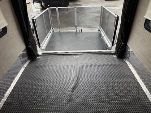 Used 2023 Ford E-450 and Econoline 450 Super Duty w/ Motorhome Prep Package image 49