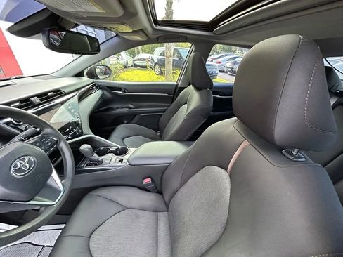 Used 2019 Toyota Camry LE image 10