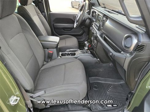 Used 2023 Jeep Gladiator Sport w/ Off Road Group image 16