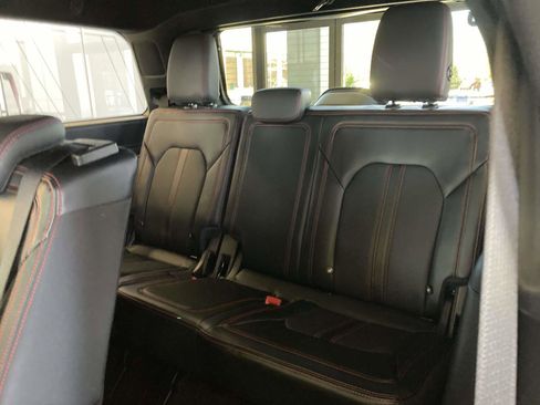 Used 2022 Ford Expedition Limited image 15