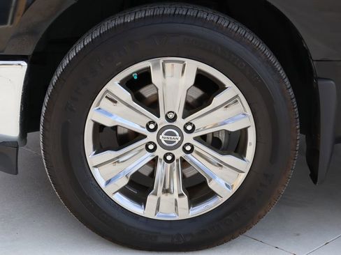 Used 2018 Nissan Titan SV w/ SV Convenience Package image 30