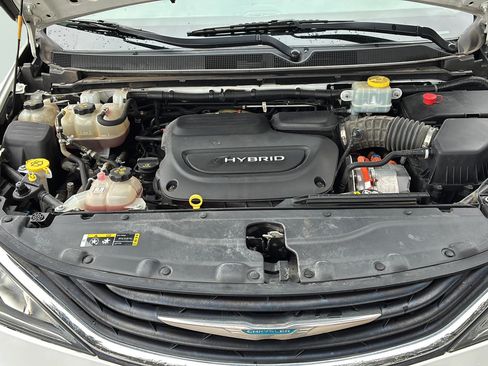 Used 2018 Chrysler Pacifica Touring-L FWD image 21
