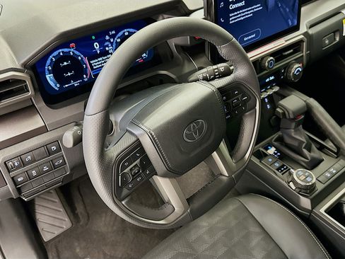 Used 2026 Toyota 4Runner TRD Off-Road Premium AWD/4WD image 18
