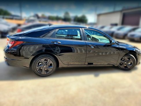 Used 2021 Hyundai Elantra SEL w/ Convenience Package FWD image 16