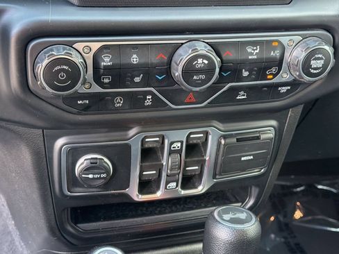 Used 2022 Jeep Wrangler Unlimited Sport AWD/4WD image 18