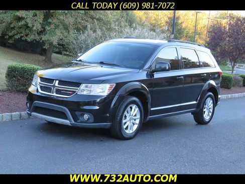 Used 2015 Dodge Journey SXT w/ Flexible Seating Group image 1