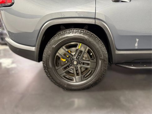 Used 2023 Rivian R1S Adventure AWD/4WD image 18