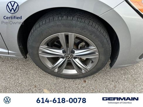 Used 2023 Volkswagen Jetta SE w/ Panoramic Sunroof Package FWD image 14