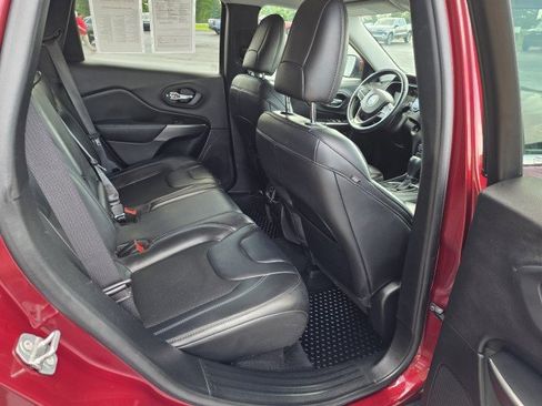 Used 2020 Jeep Cherokee Latitude Plus w/ Cold Weather Group FWD image 11