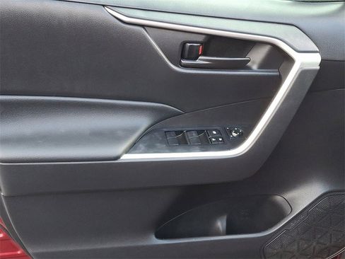 Used 2021 Toyota RAV4 LE image 12