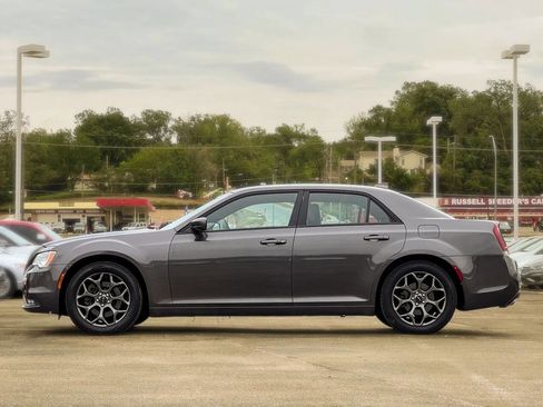 Used 2018 Chrysler 300 S image 4