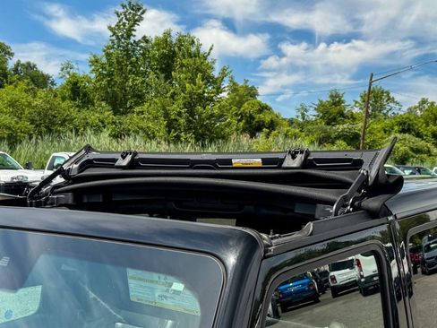 Used 2021 Jeep Wrangler Unlimited Sahara AWD/4WD image 30