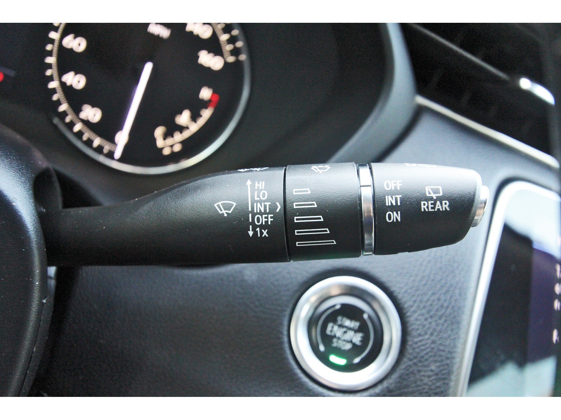 Used 2022 Cadillac XT4 Luxury w/ Cold Weather Package FWD image 19